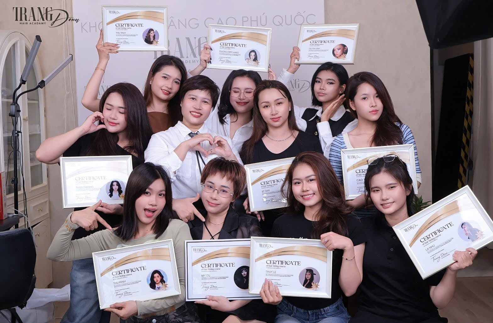 Học viên tốt nghiệp Trang Dona Hair Academy